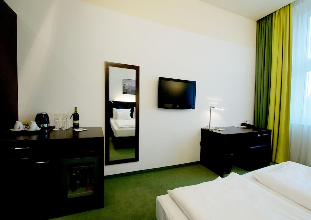 Rainers Hotel Wina Bagian luar foto