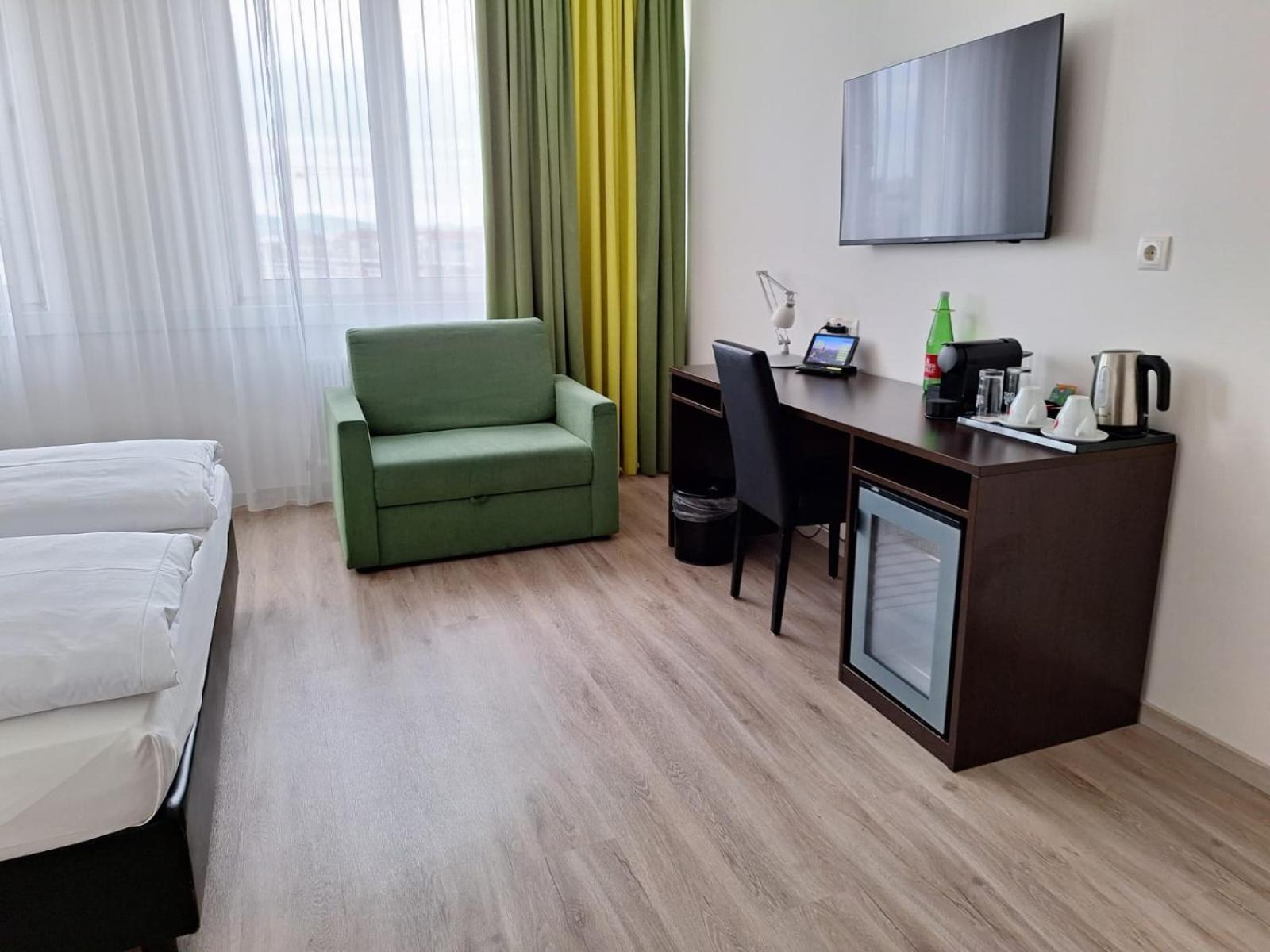 Rainers Hotel Wina Bagian luar foto